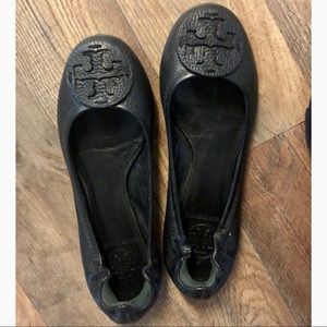 Authentic Tory Burch ballet flat. Black leather upper and lining.